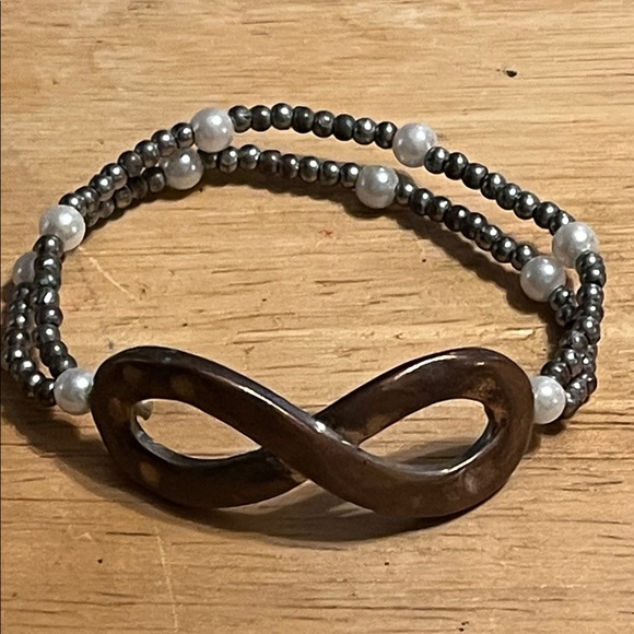 Elegant STRETCHY Copper-like Infinity Bracelet with Faux Pearls